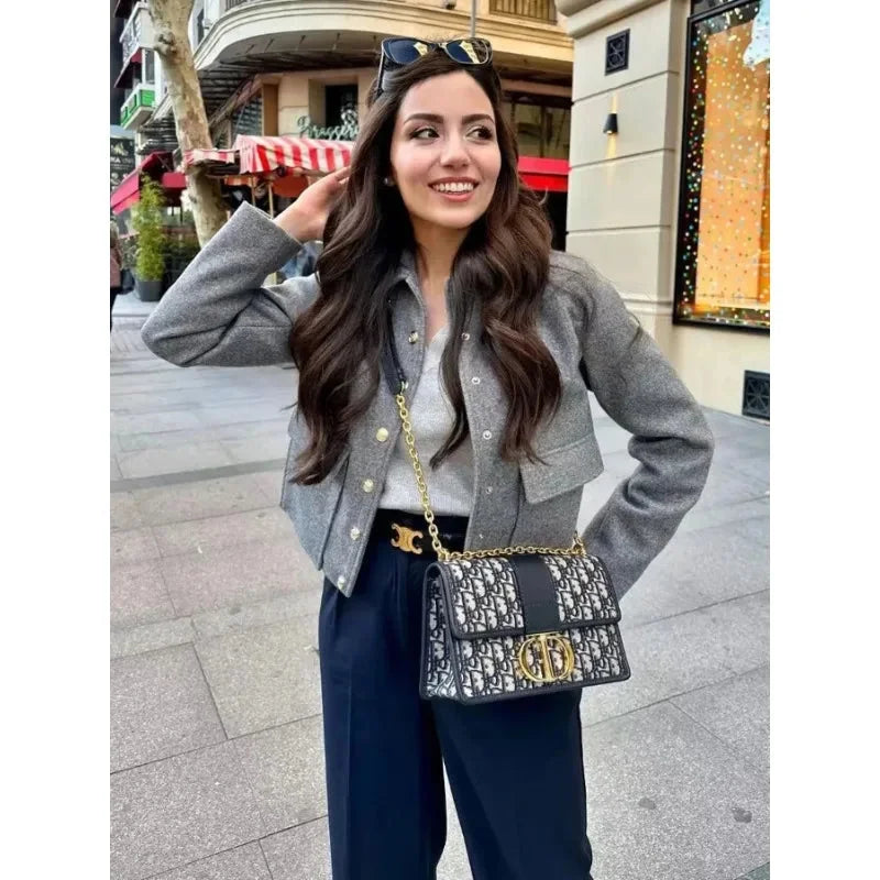 Women's button-front collared cropped jacket with flap pockets