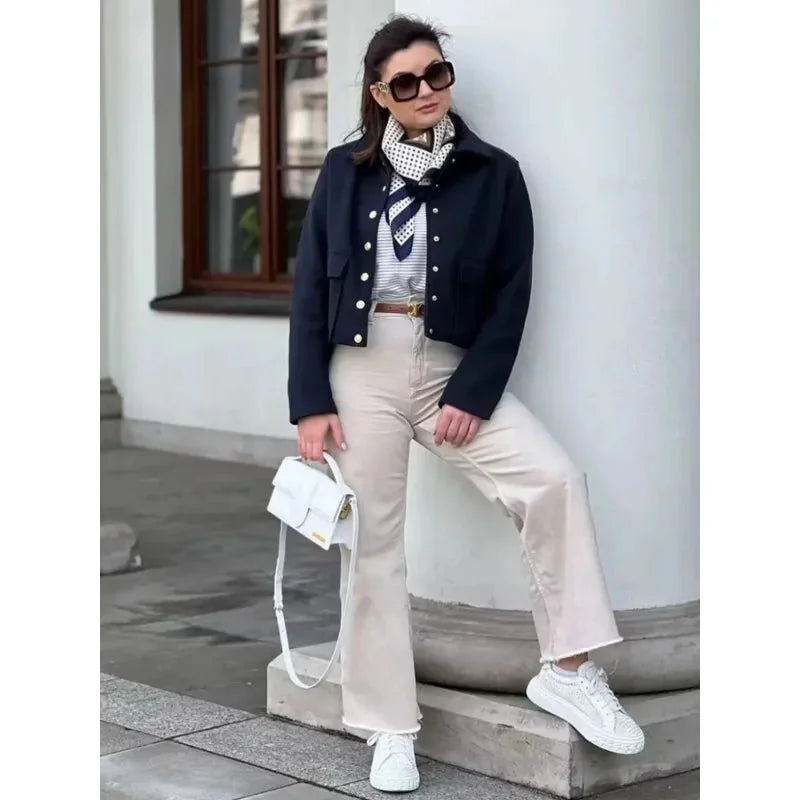 Women's button-front collared cropped jacket with flap pockets