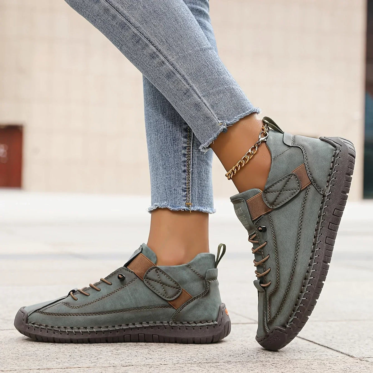 Women's Casual Sneakers, Lace-Up, Round Toe, Contrast Sole